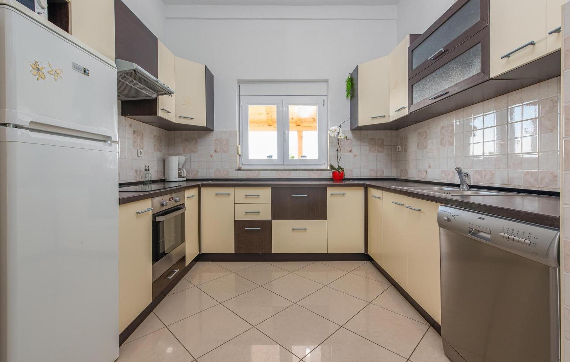 Beautiful Apartment In Maslenica With Kitchen Exteriör bild