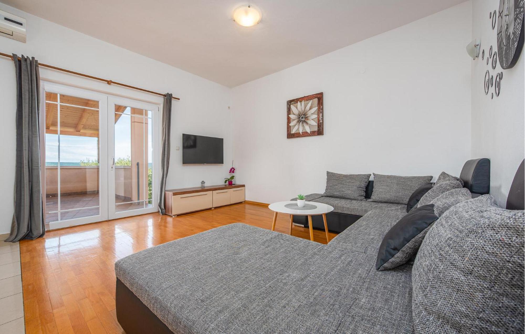 Beautiful Apartment In Maslenica With Kitchen Exteriör bild